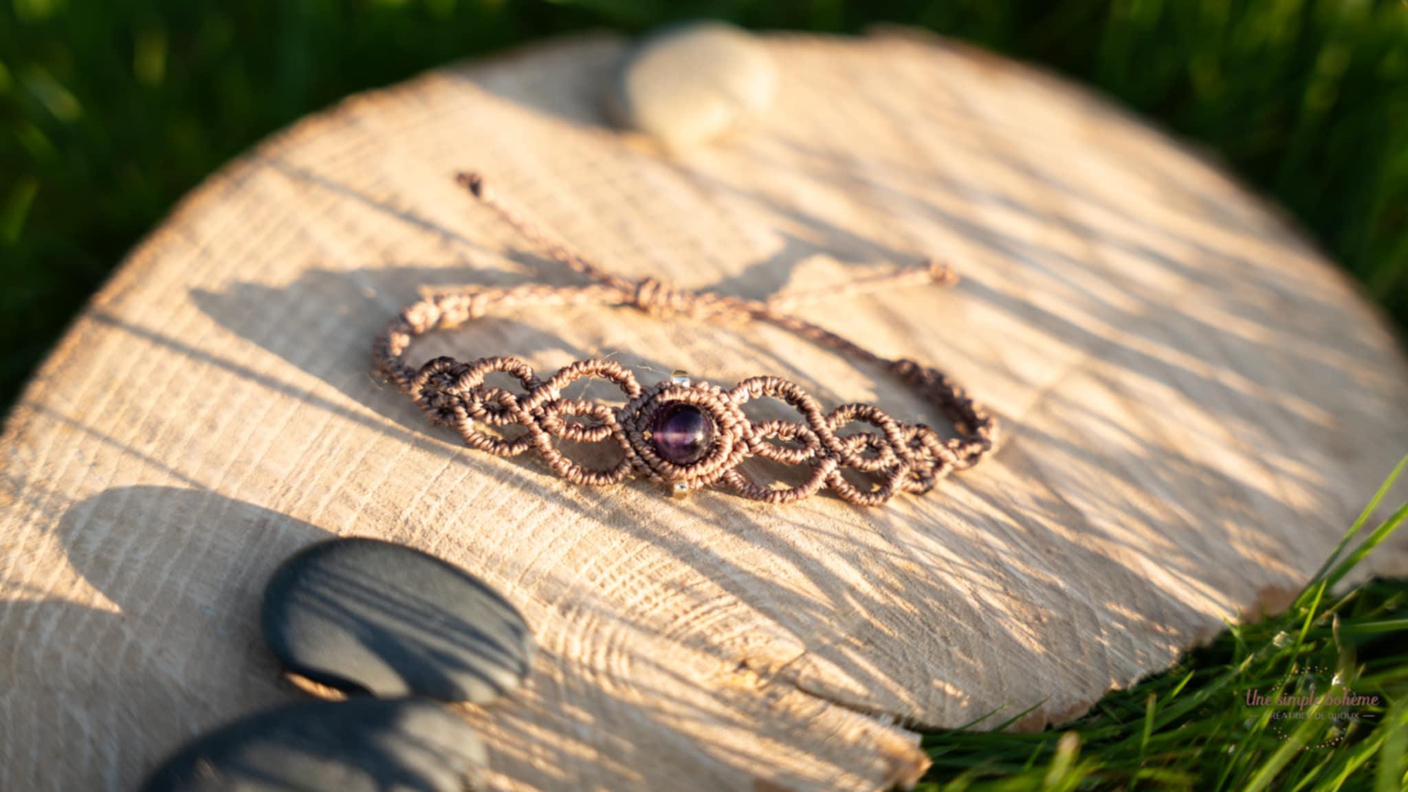Bracelet en micro-macramé marron et perle Améthyste 