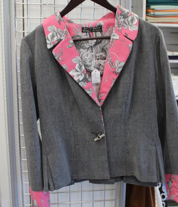 veste coton grise et toile de Jouy rose