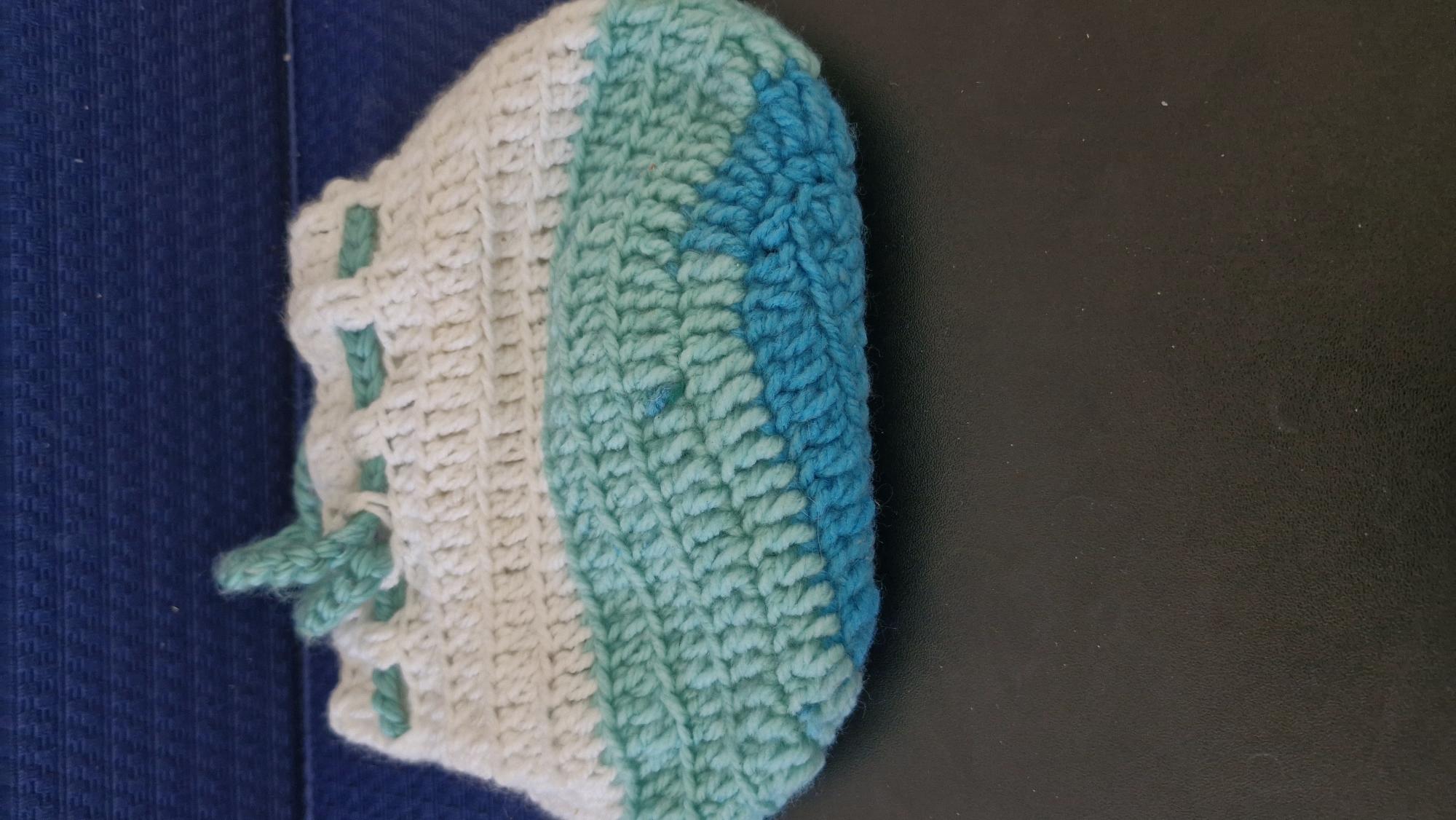 Pochon en crochet bleu vert et blanc
