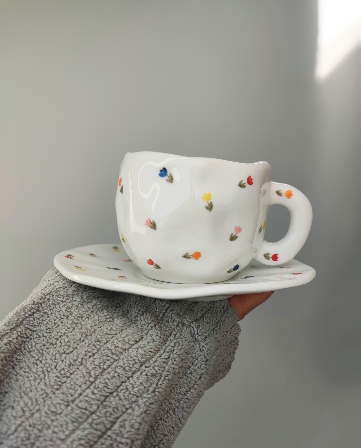 Tasse et soucoupe en céramique fleurs multicolores