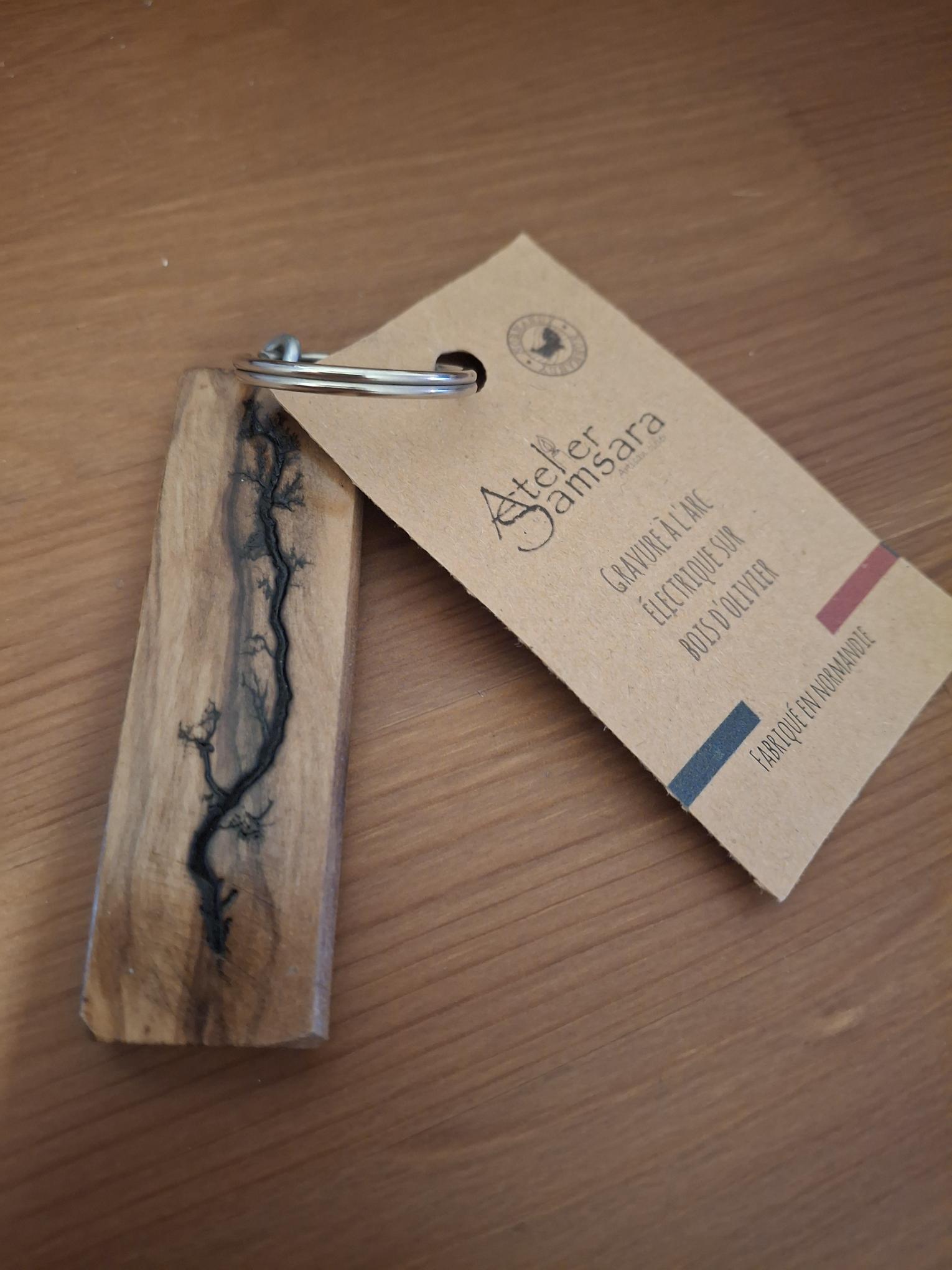 Porte-clés gravé en olivier