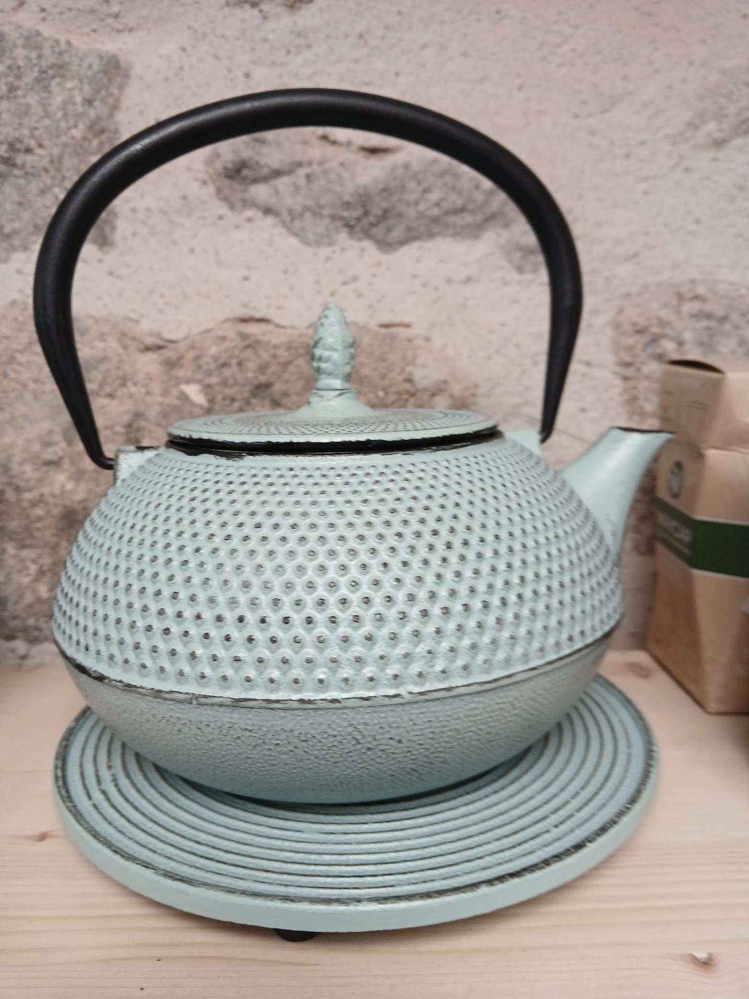 Théière en fonte bleue ciel 1,2 litre