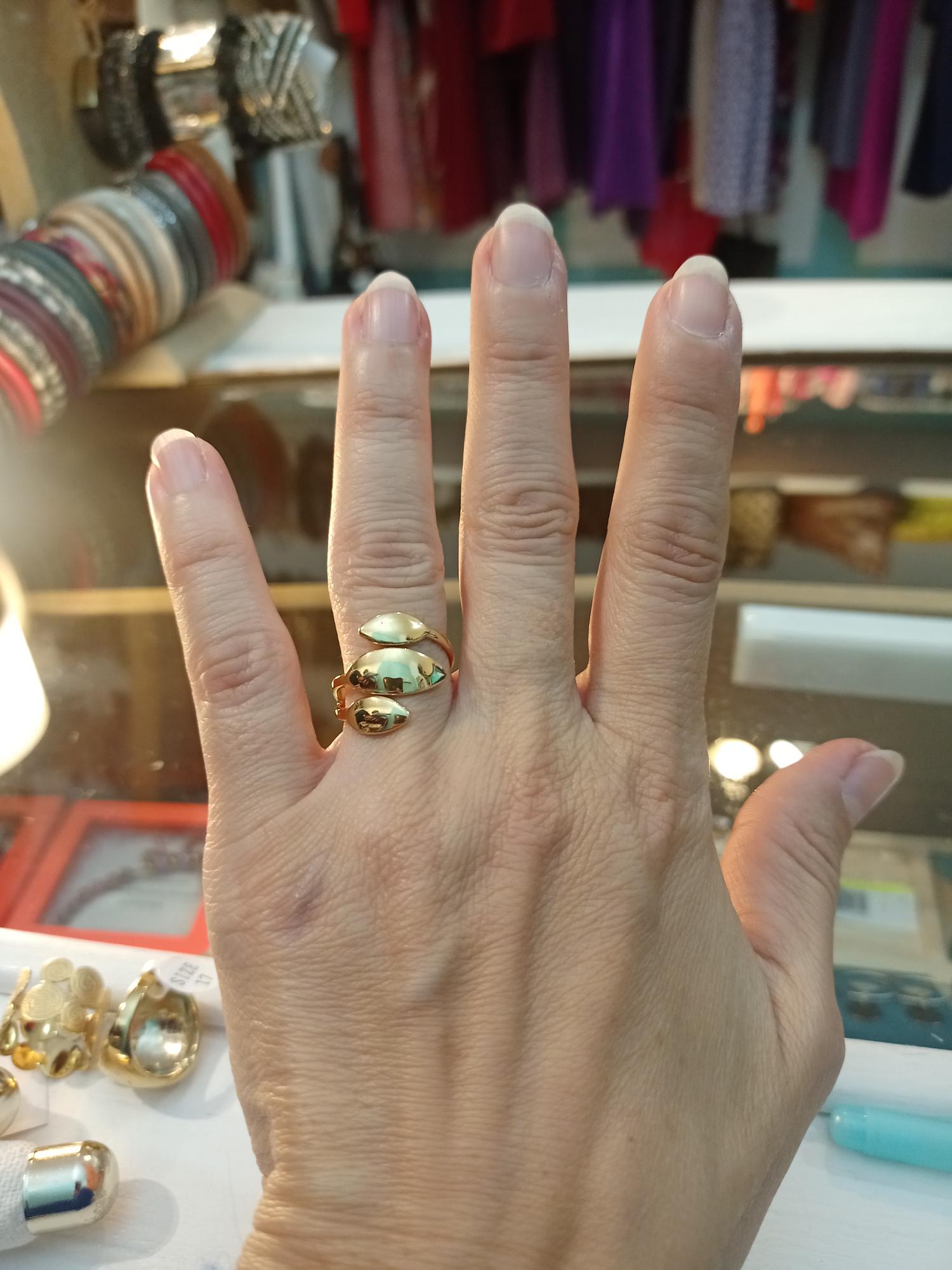 Anillo abierto tres hojas 