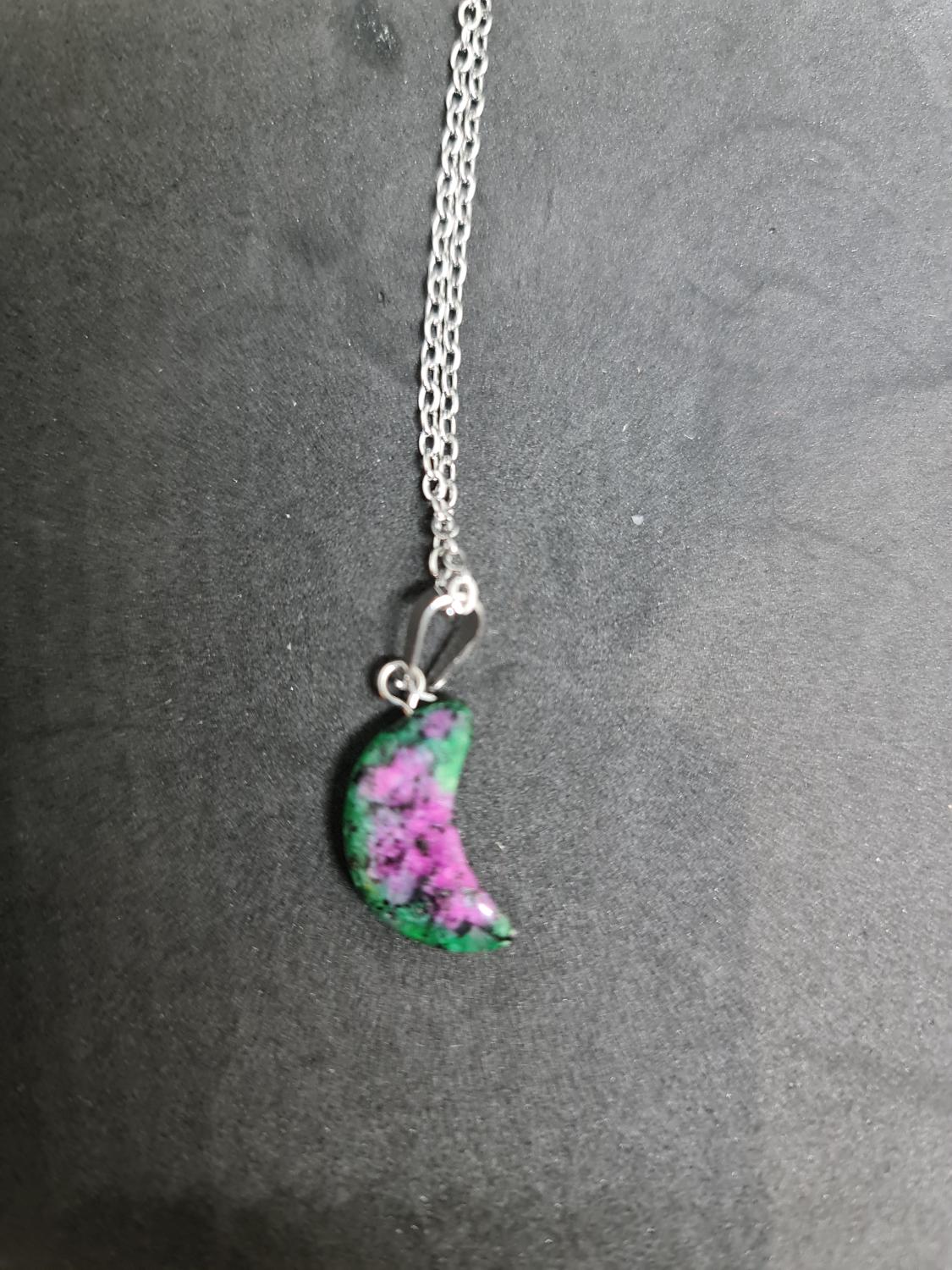 Collier lune rubis zoisite