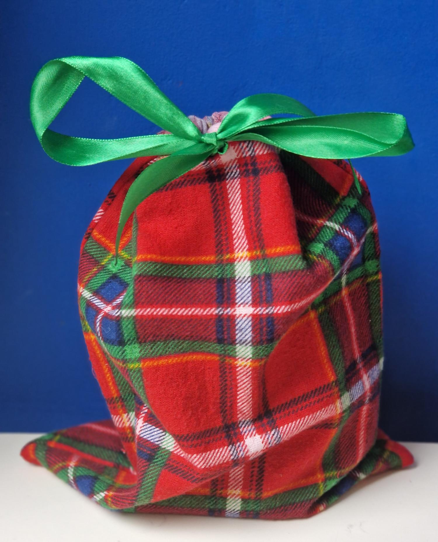 Gift pouch checkered red&amp;green 