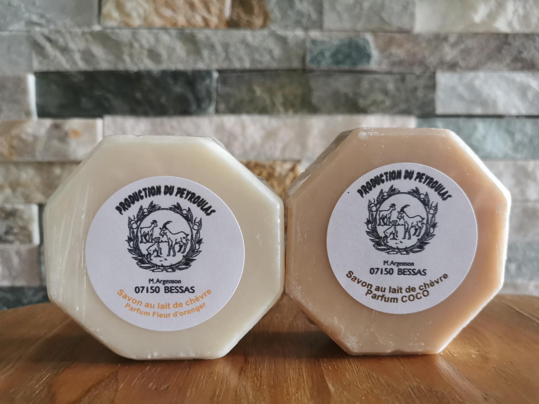 1 savon coco et 1 savon fleur d'oranger 