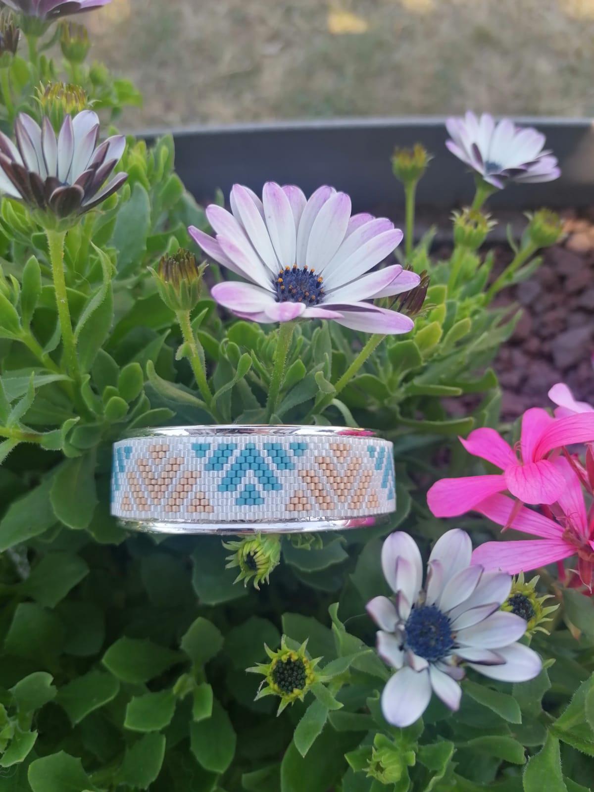 Pyramide bleue/beige 