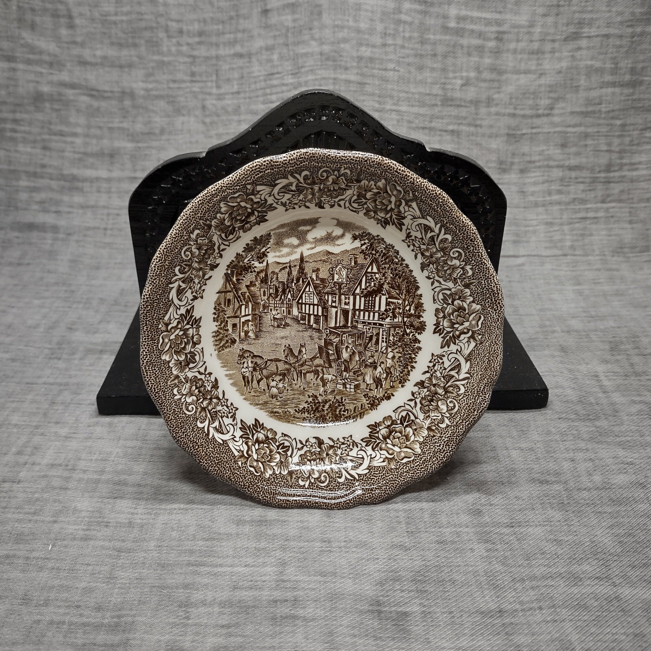 J. &amp; G. Meakin | Schaaltje (diameter 14 cm | hoogte 3 cm) in ‘The Post House’ motief uitgevoerd in (donker)grijze kleur | Vintage