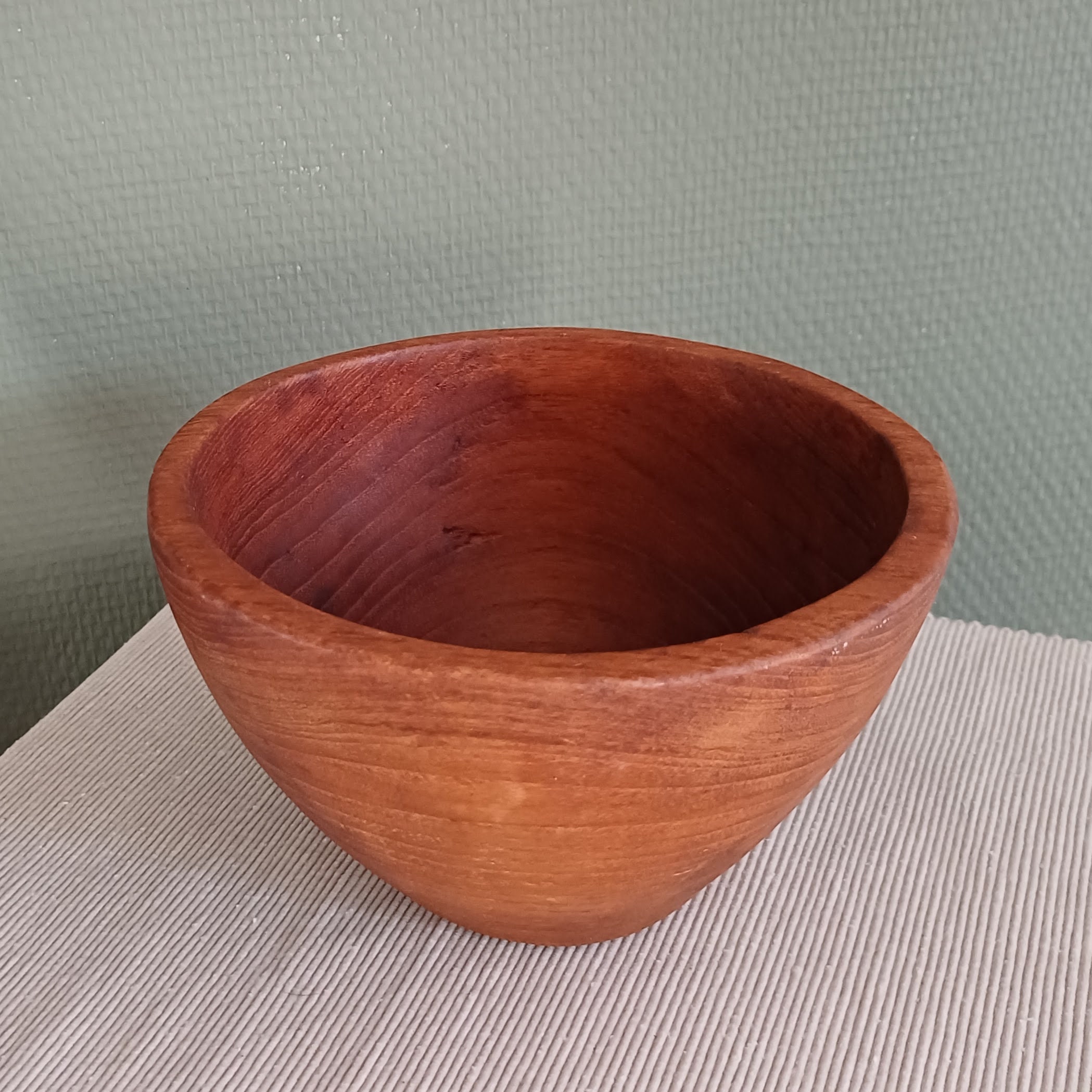 Scandanavian Style | Hoge ronde teakhouten kom Schaal Handgemaakt Minimalistische styling (diameter 15,0 cm | hoogte 9,0 cm) | Vintage