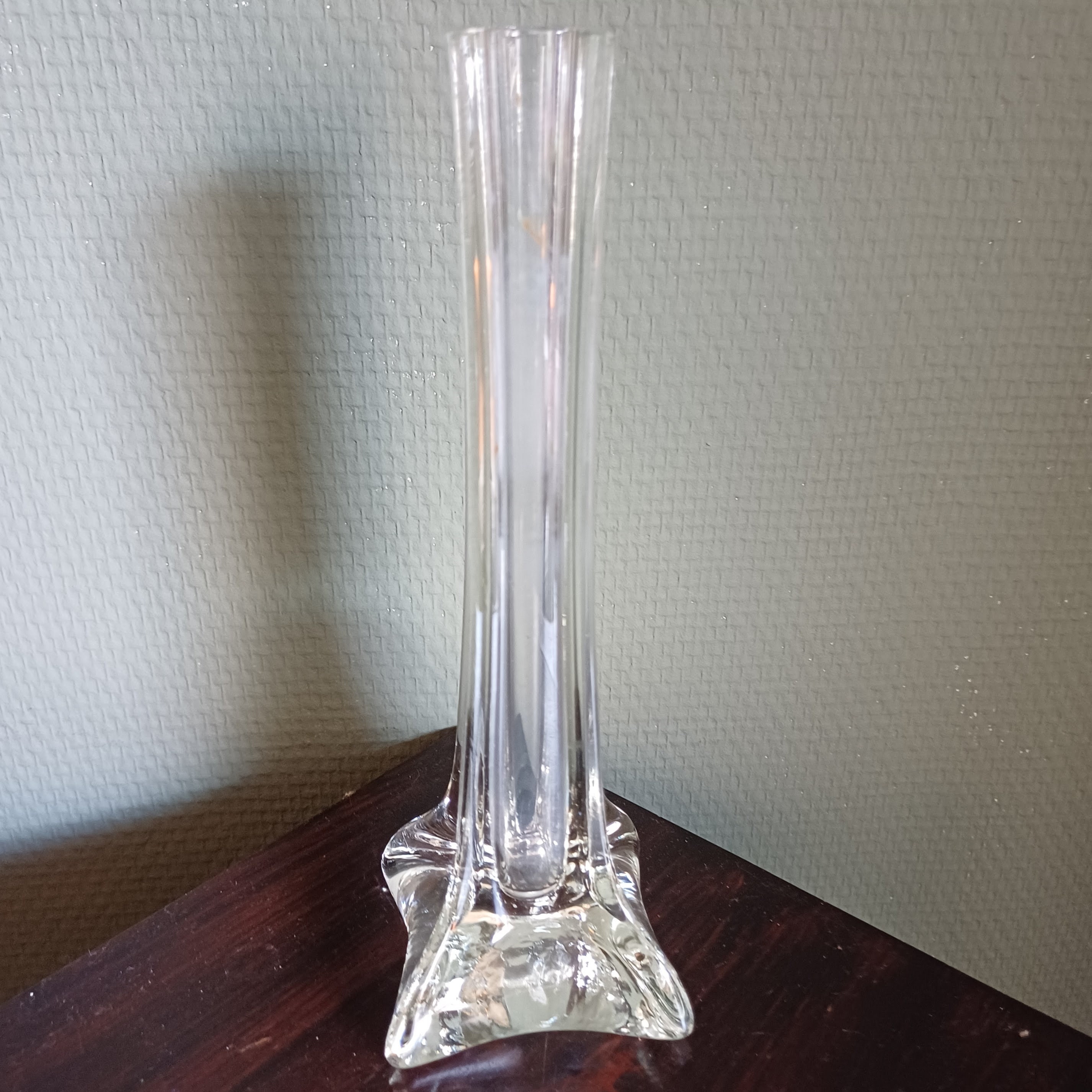 Eiffeltoren vaasje | Geslepen Retroglas &#039;Minimalistisch ontwerp&#039; (hoogte 20,0 cm | afmetingen voet 6,5 cm x 6,5 cm) Transparant | Vintage