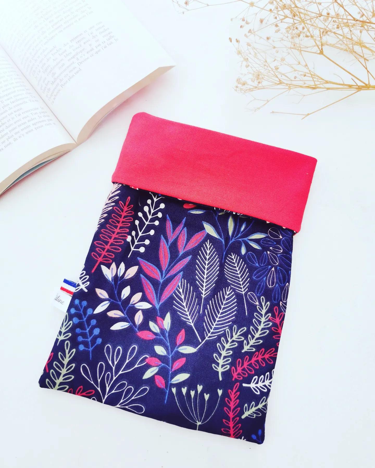 Pochette à livre de poche fleuries violet/rose