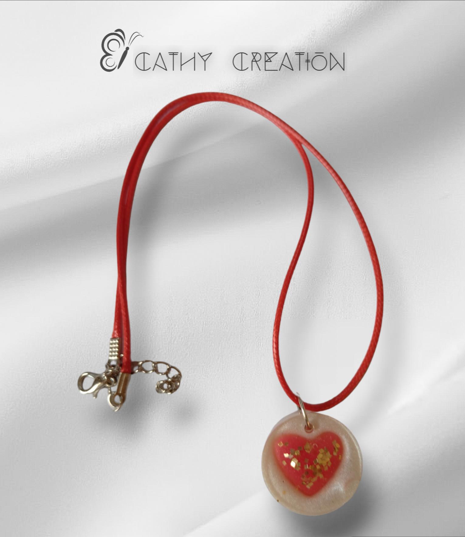 Collier avec inclusion d' un coeur 