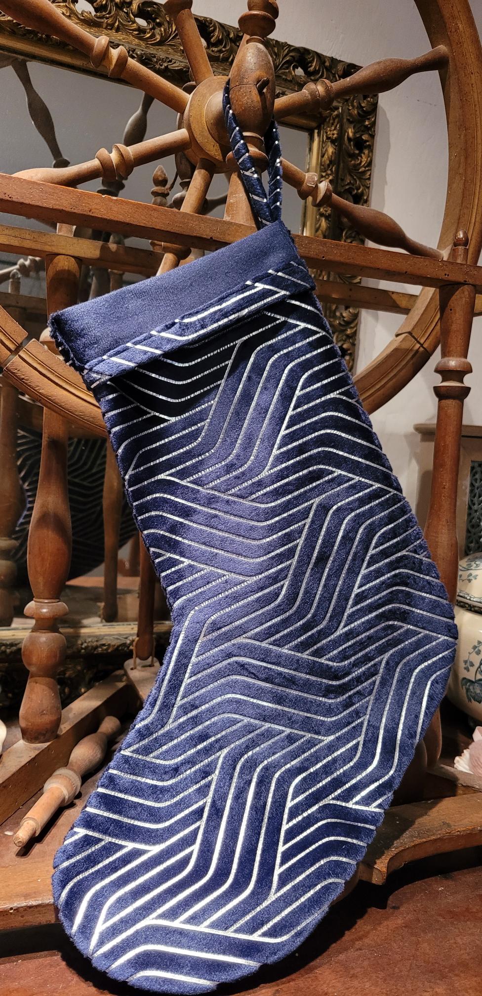 Chaussette de Noël toute douce bleue marine et liserés argentés