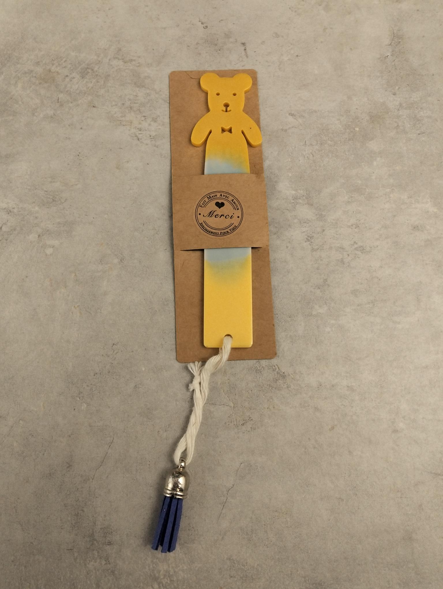 Des marque-pages en résine, uniques et colorés