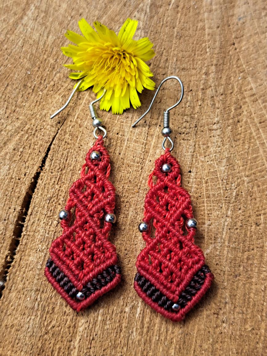 Boucles d'oreilles micro-macramé quadrillées