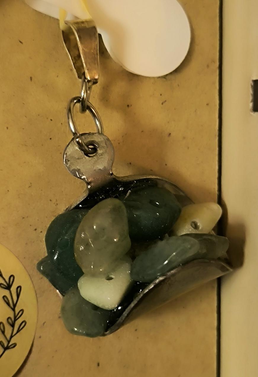 Pendentif argent et perles vertes 