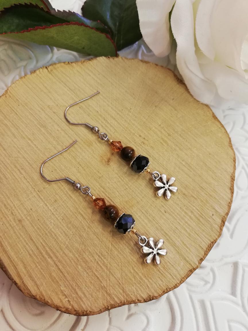 Boucles D&#039;oreilles œil de tigre pendantes petites fleurs