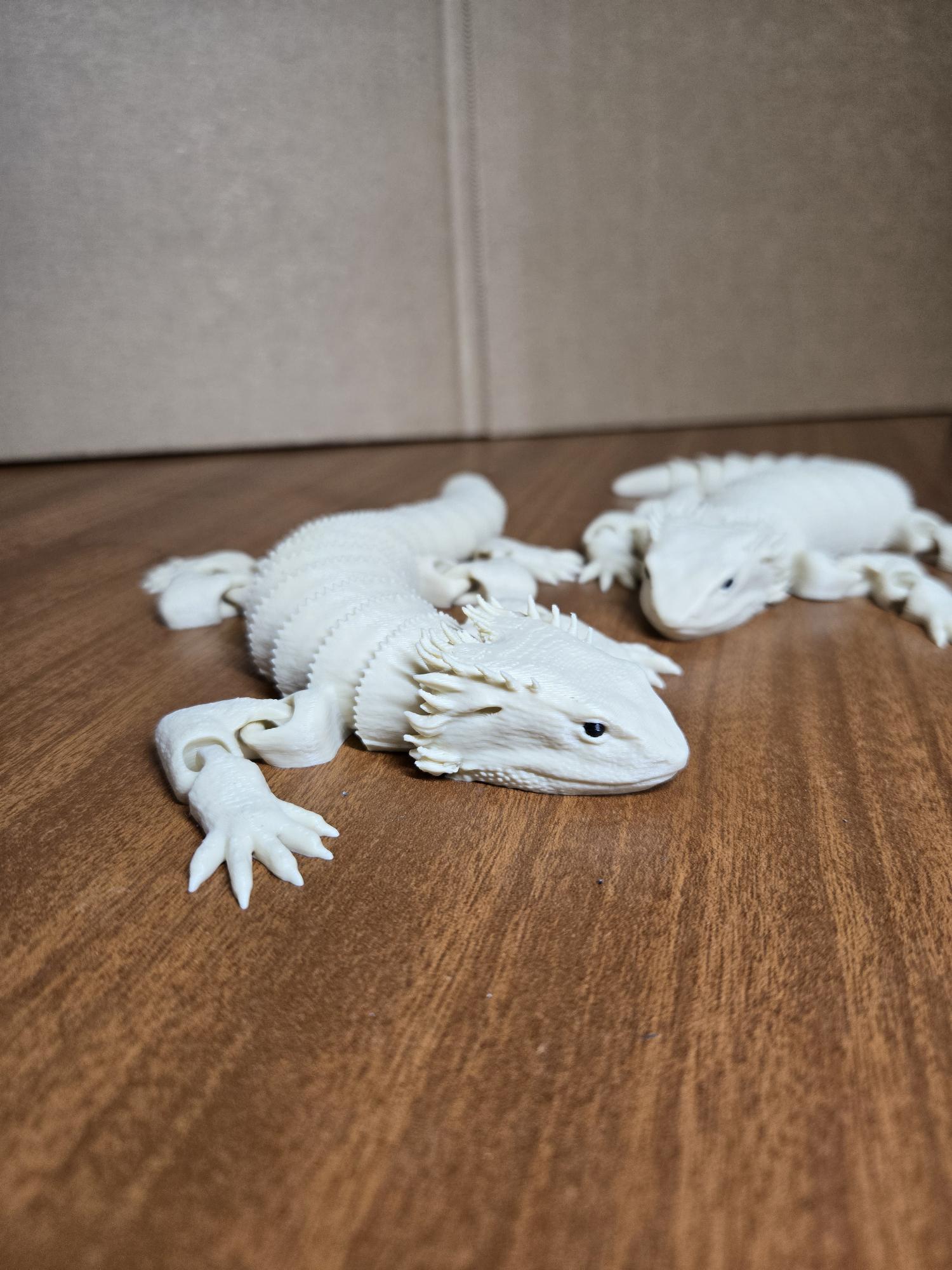 Articulated Bearded Dragon flexi toy 
