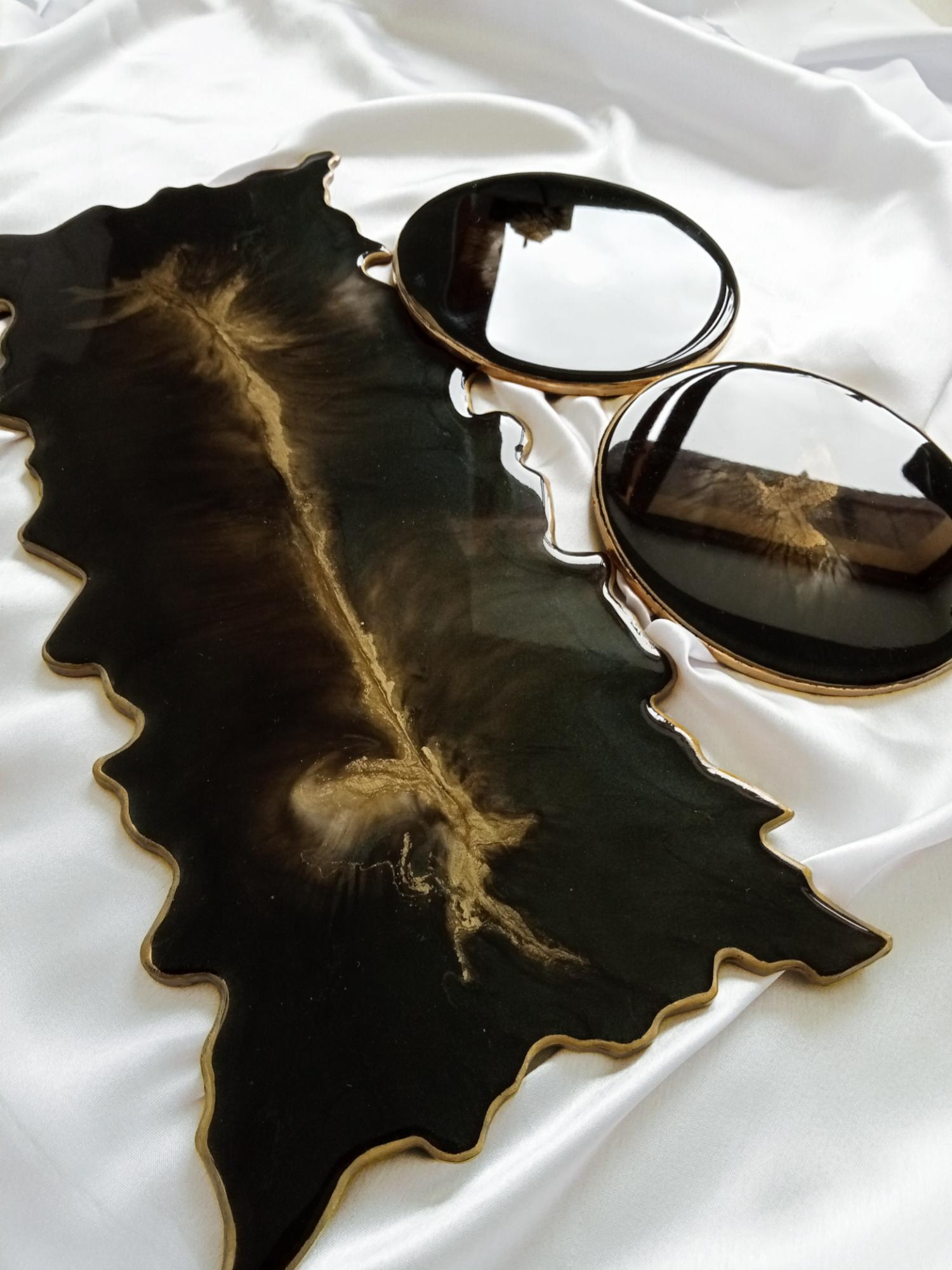 Handmade Resin Black aesthetic- tray &amp; 2 coasters set