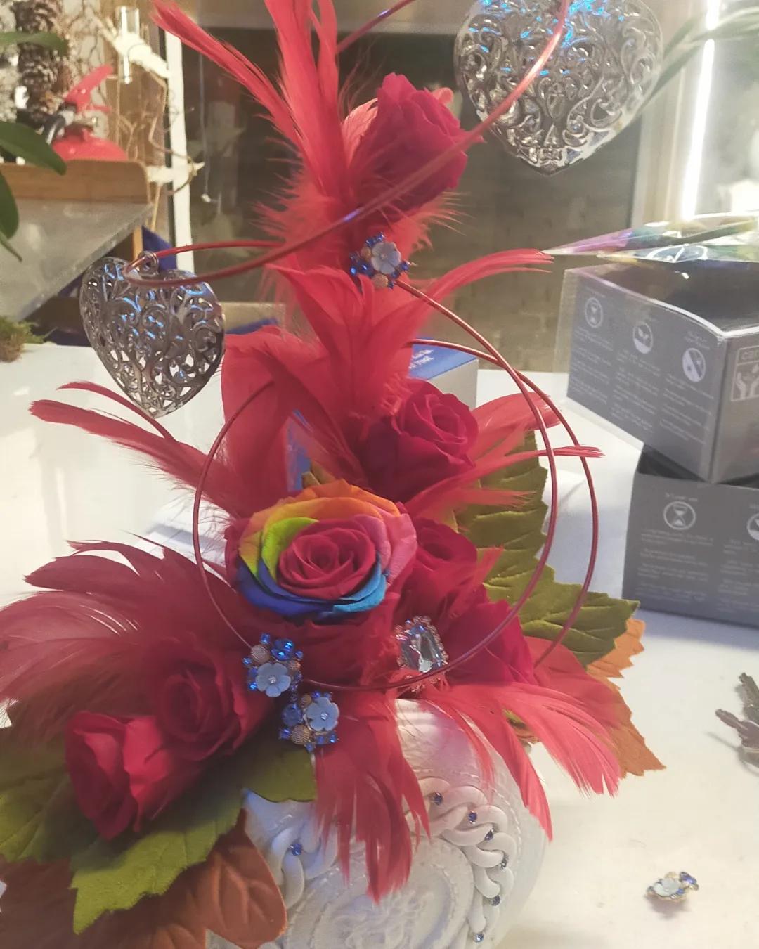 Vaso borsetta Versace con rose eterne