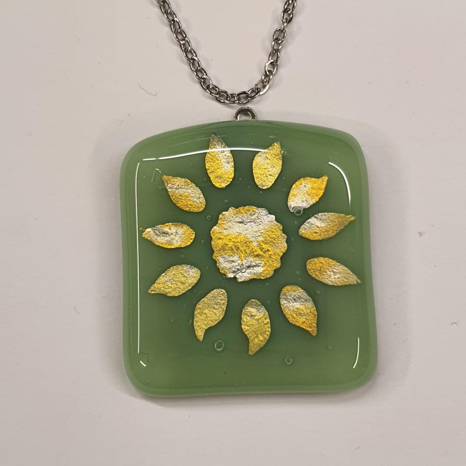 Light jade Green and silver gold flower pendant NEW 