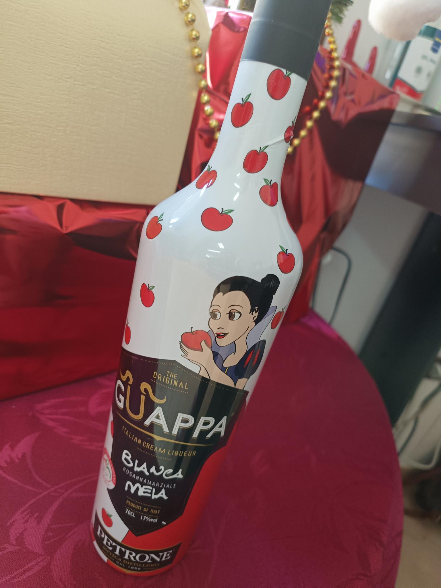 Liquore Guappa Bianca Mela distilleria Petrone 