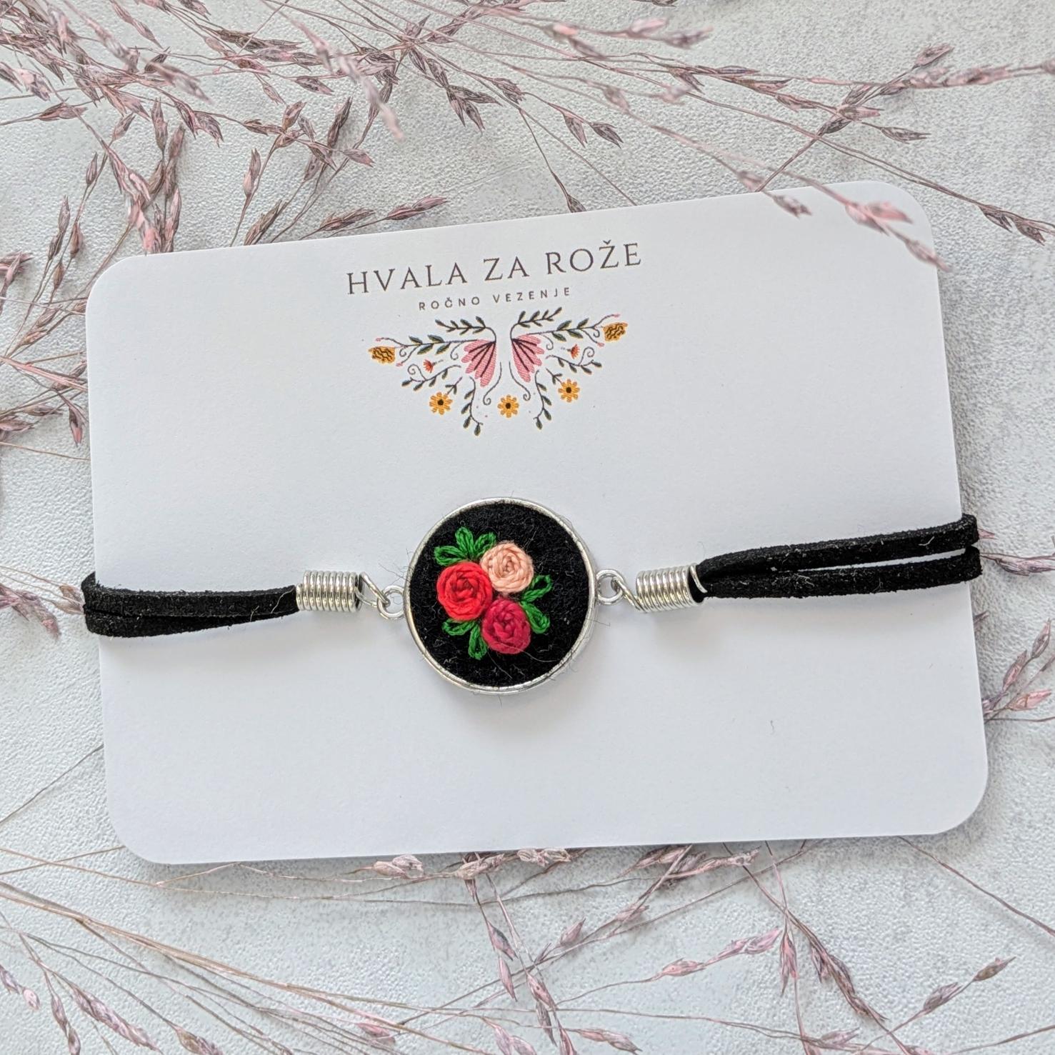 Zapestnica šopek rdečih vrtnic